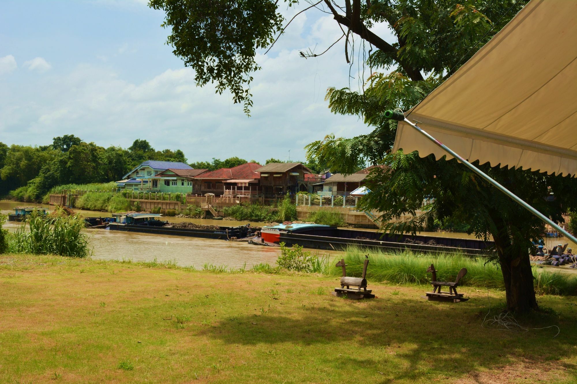 Pangsapuri 22 m² dengan 5 bilik tidur dan 7 bilik mandi peribadi di Ban Pom Phra Nakhon Si Ayutthaya Luaran gambar